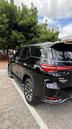 TOYOTA HILUX SW4 2.8 D-4D TURBO DIESEL SRX PLATINUM 7L 4X4 AUTOMÁTICO